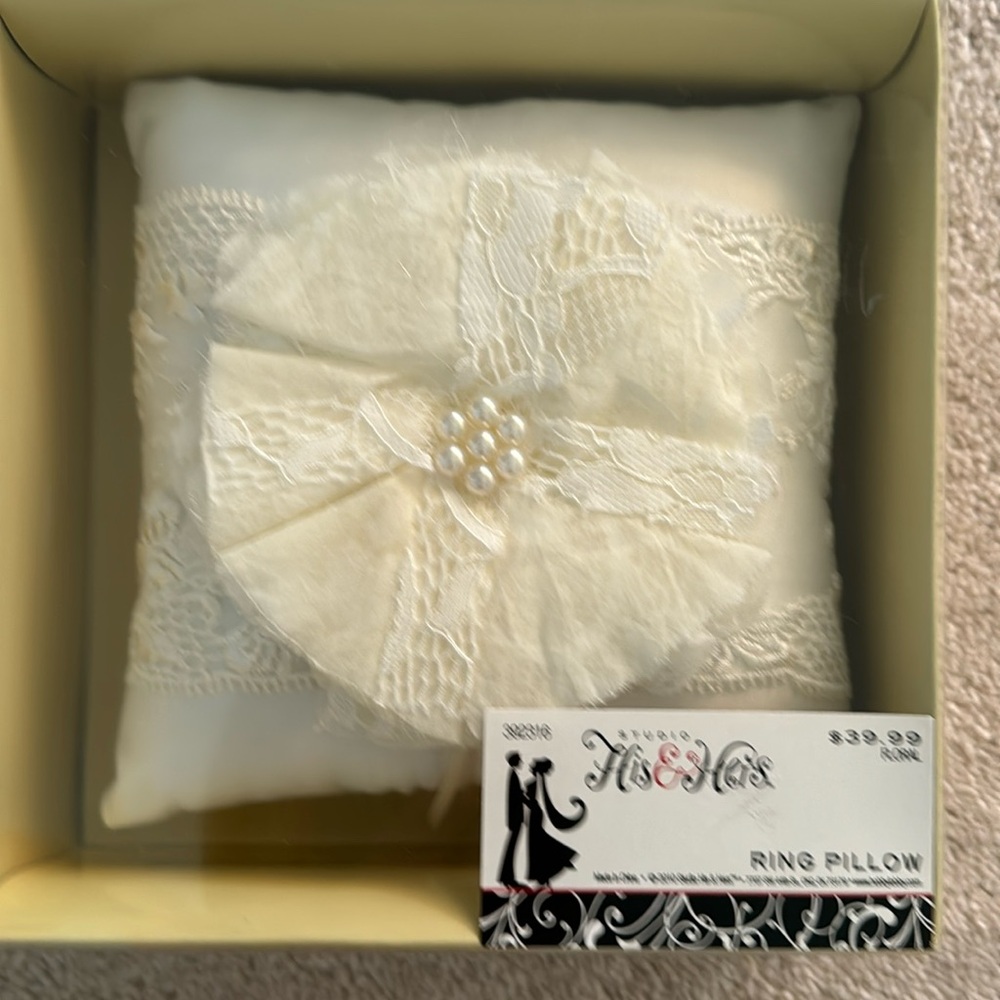 Ring pillow